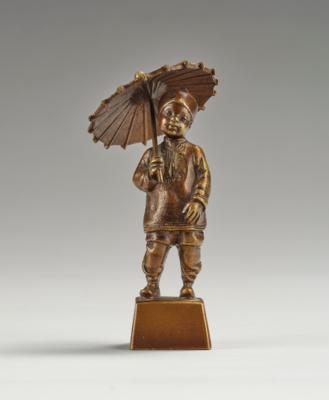 Bronzefigur eines kleinen Knaben mit Schirm, um 1930 - Kleinode des Jugendstils & Angewandte Kunst des 20. Jahrhunderts