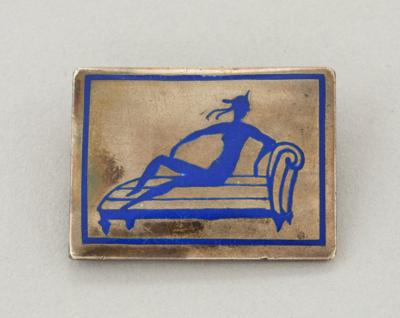 A silver brooch with enamelled depiction of a recumbent female figure on a canapé (original title: “Brosche”), model number 3984, Georg Stöger, for the Wiener Werkstätte, as of 1922 - Jugendstil e arte applicata del 20 secolo