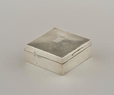 A sterling silver covered box, Roberts & Dore, Birmingham, 1933 - Secese a umění 20. století