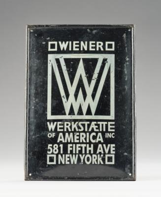 Firmenschild der Wiener Werkstätte of America Inc, 581 Fifth Ave New York, spätere Ausführung - Kleinode des Jugendstils & Angewandte Kunst des 20. Jahrhunderts