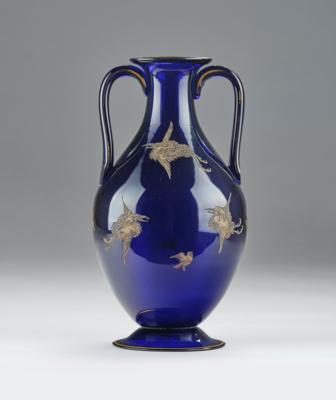 A handled vase with heron decor, designed by Rudolf Wels, 1922, executed by Ludwig Moser & Söhne, Carlsbad, by c. 1938 - Jugendstil e arte applicata del 20 secolo