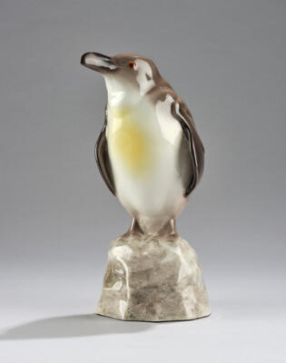 Josef (?) Kopp, a king penguin standing on a rock base, model number 4634, designed in around 1913/14, executed by Wiener Manufaktur Friedrich Goldscheider, by 1922 - Jugendstil and 20th Century Arts and Crafts