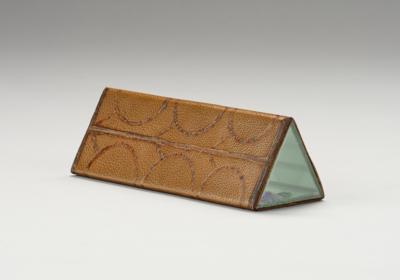 A kaleidoscope with leather covering, c. 1900/15 - Jugendstil e arte applicata del 20 secolo