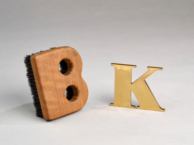 A B-shaped clothes brush, model number 4845, and a K-shaped paperweight, model number 4820, Carl Auböck, Vienna, c. 1960 - Secese a umění 20. století