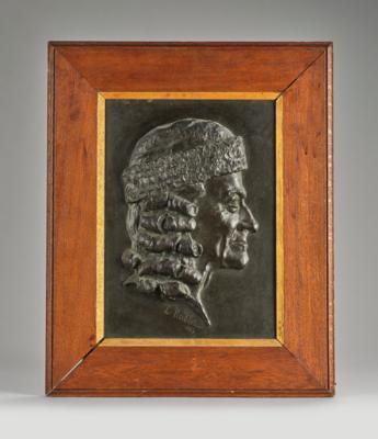 L. Weiller, Bronzerelief von Voltaire, 1887 - Kleinode des Jugendstils & Angewandte Kunst des 20. Jahrhunderts
