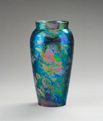 A vase with “Labrador” glaze, model number 5650, form design: 1898-1900, executed by Zsolnay, Pécs, c. 1930/35 - Secese a umění 20. století