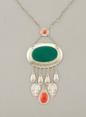 A Viennese silver necklace with coral and chrysoprase - Jugendstil e arte applicata del 20 secolo