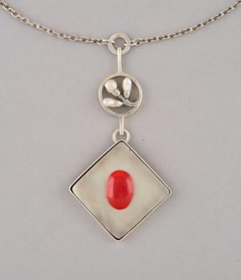 A pendant made of 835-silver with mother-of-pearl in Art Deco style - Secese a umění 20. století