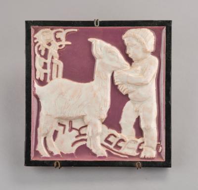 Große Fliese: Putto mit einer Ziege (bzw. einem Schaf), um 1925/30 - Kleinode des Jugendstils & Angewandte Kunst des 20. Jahrhunderts