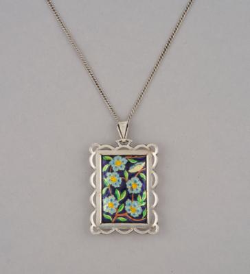 A chain and pendant made of 900-silver with polychrome enamelled floral motifs, Vienna, after May 1922 - Jugendstil e arte applicata del XX secolo