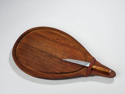 A walnut wood steak board with knife, model number 4305, Carl Auböck, Vienna, c. 1960 - Jugendstil and 20th Century Arts and Crafts