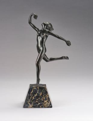 A bronze female dancer with flowers in her hands, c. 1930 - Jugendstil e arte applicata del XX secolo