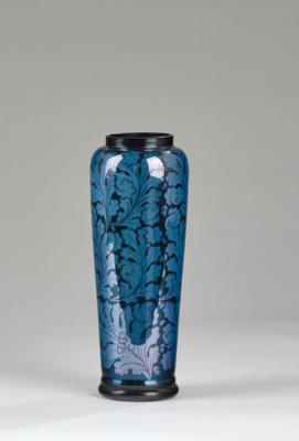 Vase mit Eichblattdekor, Jean Beck, München, um 1916-19 - Kleinode des Jugendstils & Angewandte Kunst des 20. Jahrhunderts