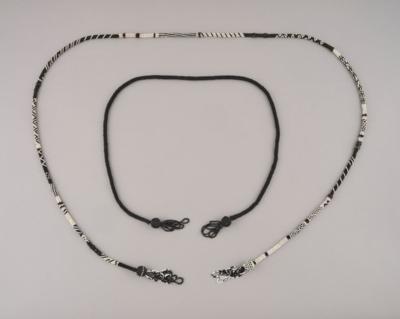 Two pearl necklaces, in the style of the Wiener Werkstätte, designed in around 1925 - Secese a umění 20. století
