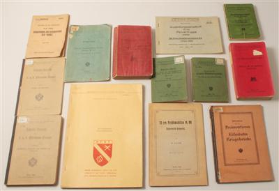 Konvolut militärische Literatur, - Antique Arms, Uniforms and Militaria