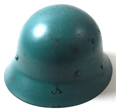 Stahlhelm unbestimmter Provenienz, - Historische Waffen, Uniformen, Militaria