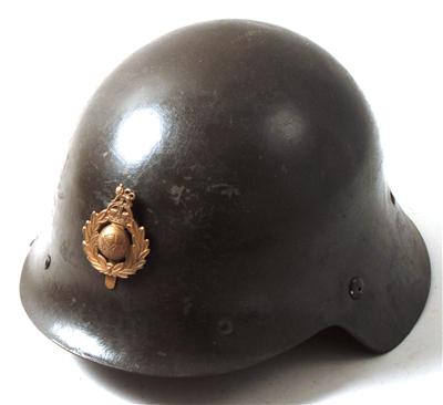 Stahlhelm unbestimmter Provenienz, - Starožitné zbran?