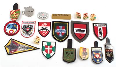 Konvolut von 20 Abzeichen des österreichischen Bundesheeres - Historische Waffen, Uniformen, Militaria