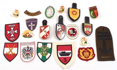 Konvolut von 20 Abzeichen des österreichischen Bundesheeres - Historische Waffen, Uniformen, Militaria