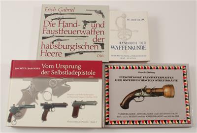 Konvolut Bücher, 4 Stück: - Antique Arms, Uniforms and Militaria