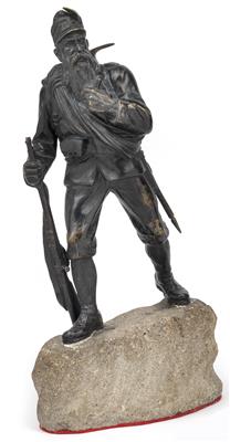 Dunkel patinierte Gelbmetallstatuette - Historische Waffen, Uniformen, Militaria