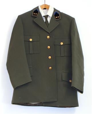 Komplette Uniform eines Oberleutnants der Sanitätstruppe - Historische Waffen, Uniformen, Militaria