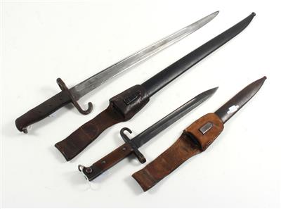 A mixed lot of bayonets, - Starožitné zbraně
