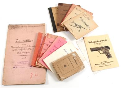 Konvolut Instruktionen, Reglements, etc., - Historische Waffen, Uniformen, Militaria; Sonderteil: Die k.u.k. Armee im Ersten Weltkrieg