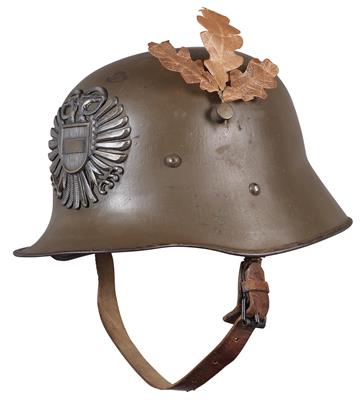 Stahlhelm für das Gardebataillon des Österreichischen Bundesheeres (1935-1938) - Antique Arms, Uniforms and Militaria