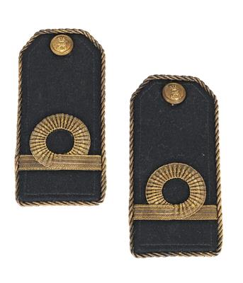 Paar Achselstücke zur Weißen Jacke eines Seefähnrichs oder Seekadetten der k. u. k. Kriegsmarine nach 1910, - Antique Arms, Uniforms and Militaria