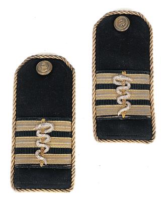 Paar Achselstücke zur weißen und Messjacke eines Linienschiffsarztes - Armi d'epoca, uniformi e militaria