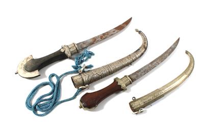 2 marokkanische Krummdolche, - Historische Waffen, Uniformen, Militaria