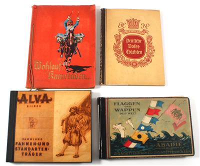 Konvolut 4 Alben mit Zigarettenbildern - Antique Arms, Uniforms and Militaria