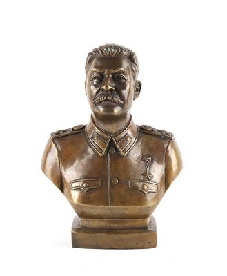 Bronzebüste von Josef Stalin in der Uniform eines Marschalls der Sowjetunion, - Historische Waffen, Uniformen, Militaria