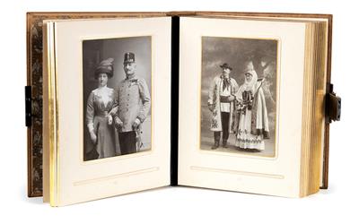 Prachtvolles Fotoalbum (Jahrhundertwende bis 1. WK) einer Offiziersfamilie, - Starožitné zbraně