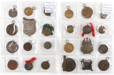 Konvolut von polnischen Abzeichen und Medaillen des milit. Leistungssports (bis 1939), - Historische Waffen, Uniformen, Militaria