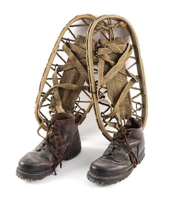 1 Paar Militär-Schnürschuhe der k. u. k. Armee mit Schneeschuhen, um 1914, - Armi d'epoca, uniformi e militaria