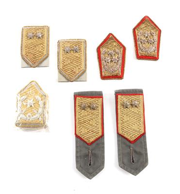 Konvolut von 4 Paaren Dienstgradabzeichen für Generäle des 2. Österr. Bundesheeres: - Historische Waffen, Uniformen, Militaria