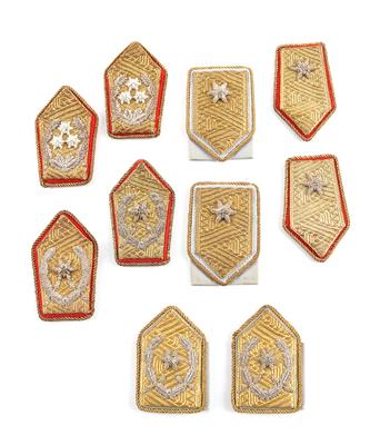Konvolut von 5 Paaren Dienstgradabzeichen für Generäle des 2. Österr. Bundesheeres: - Historische Waffen, Uniformen, Militaria