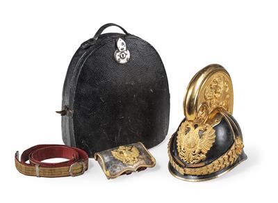 Helm sowie Kartusche für k. u. k. Dragoneroffiziere M 1905, - Antique Arms, Uniforms and Militaria