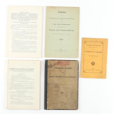 Konvolut von 5 Adjustierungsvorschriften für die k. u. k. Consular-Beamten: - Antique Arms, Uniforms and Militaria