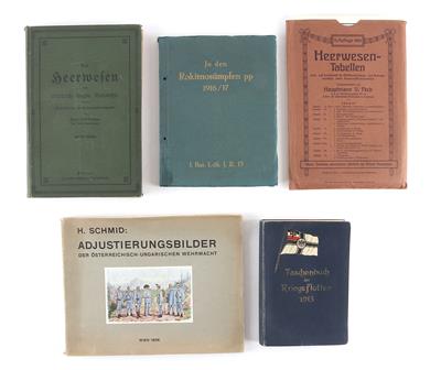 Konvolut von 5 Büchern/Broschuren militärischen Inhalts aus dem NL eines k. u. k. Generalstäblers, - Historische Waffen, Uniformen, Militaria