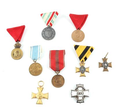 Konvolut von 9 Ehrenzeichen und Medaillen, - Armi d'epoca, uniformi e militaria