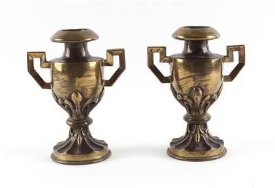 Ein Paar Kerzenleuchter gefertigt aus österr. Artillerie-Geschoßhülsen (datiert 1918) in Grabenarbeit (Trench-Art), - Starožitné zbraně