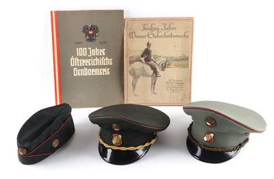 Konvolut von 3 Kopfbedeckungen der österr. Exekutive der 2. Republik, - Historische Waffen, Uniformen, Militaria