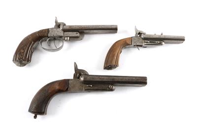 Konvolut von drei Lefaucheux-Kipplaufpistolen, - Antique Arms, Uniforms and Militaria