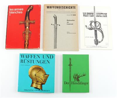 Konvolut von 9 Büchern und Broschüren: - Antique Arms, Uniforms and Militaria