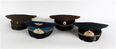 Konvolut von 7 Kopfbedeckungen des ehemaligen Ostblocks, - Antique Arms, Uniforms and Militaria