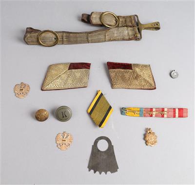 Konvolut von milit. Uniformbestandteilen aus dem Nachlass eines k. u. k. Offiziers des Intendanzdienstes, - Historische Waffen, Uniformen, Militaria