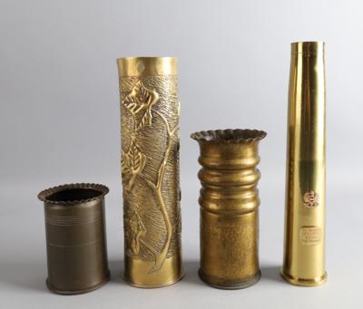 Konvolut von 4 Vasen bzw. Aufstellgefäßen, - Historische Waffen, Uniformen & Militaria
